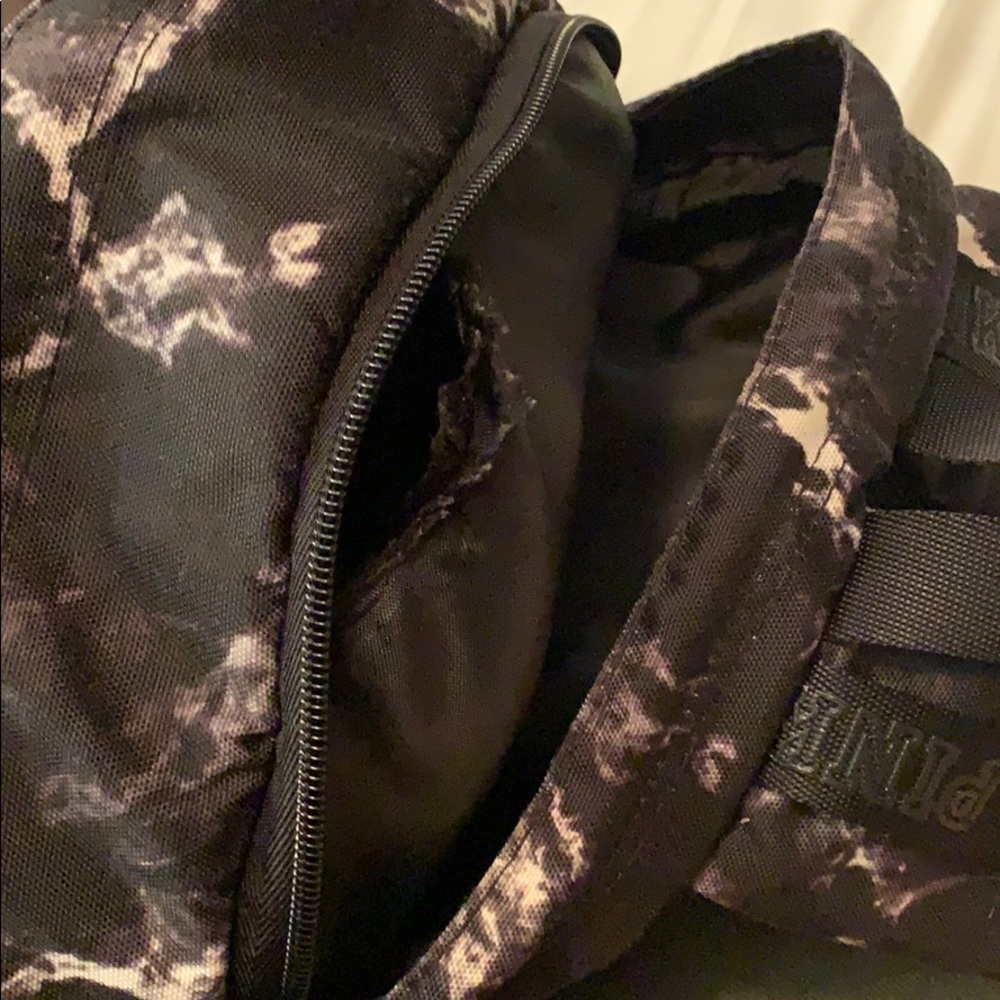 Pink vs backpack - Picture 4 of 5